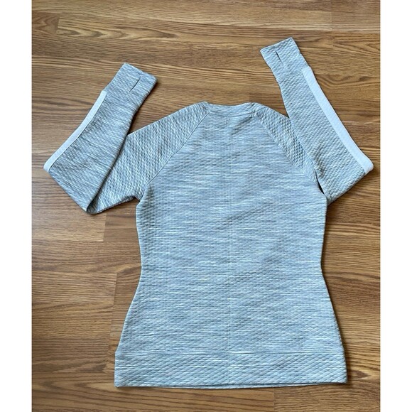 ATHLETA Snowscape Crew Long Sleeve Gray Texture Top Stretch-Finger Holes Sz S - Picture 3 of 7